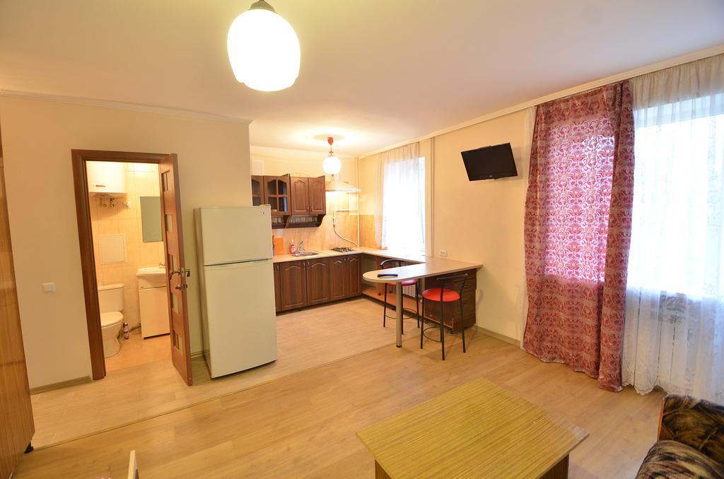 Cozy Studio Apartment On Sadovaya Mykolaiv Exterior photo